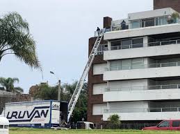 building relocation operation with external lift system uruguay